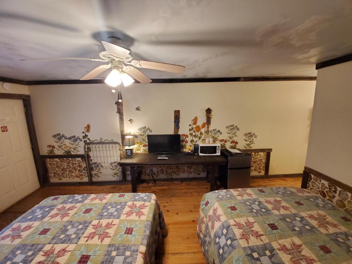 Jamesport Inn Bagian luar foto