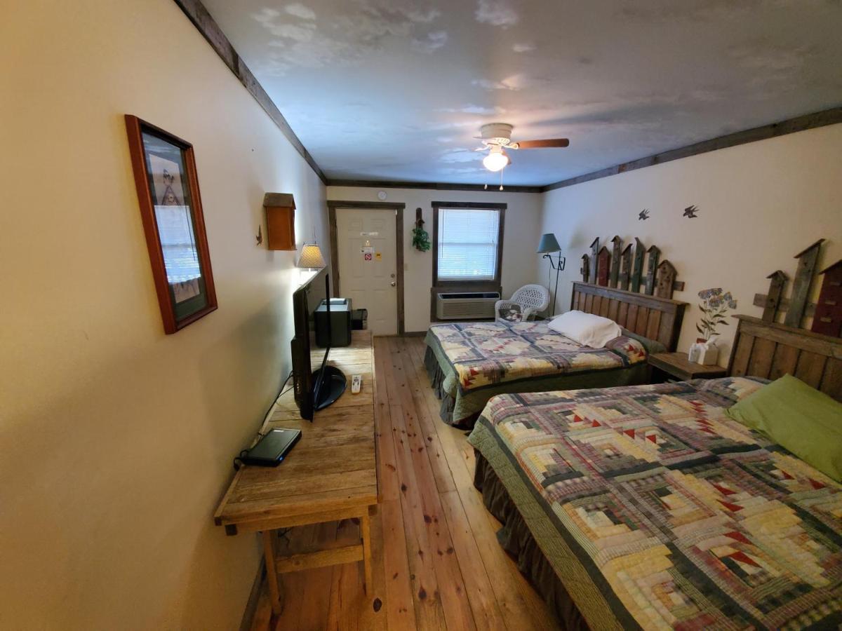 Jamesport Inn Bagian luar foto