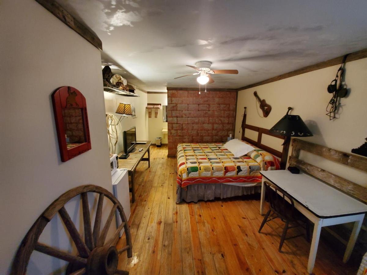 Jamesport Inn Bagian luar foto