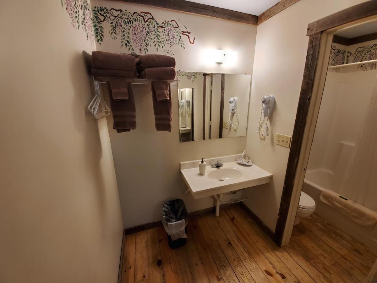 Jamesport Inn Bagian luar foto