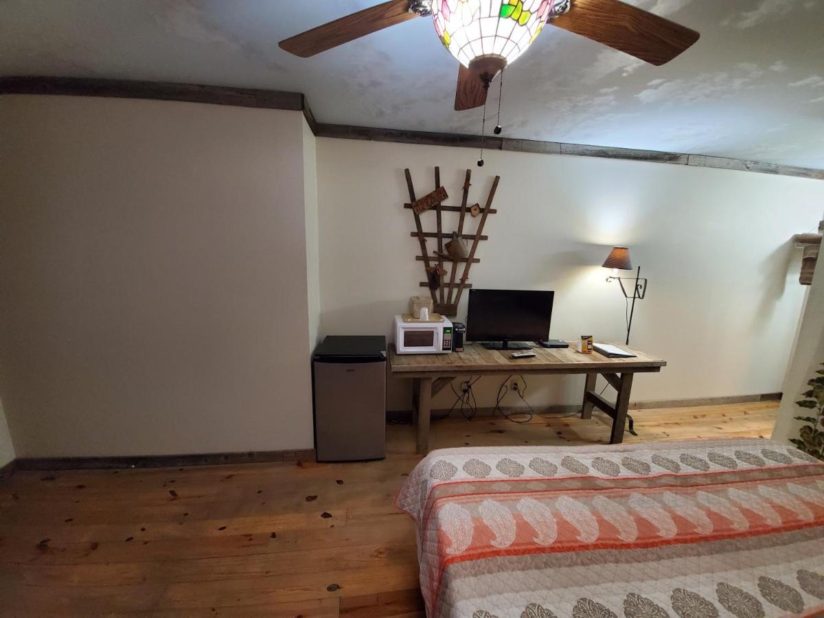 Jamesport Inn Bagian luar foto